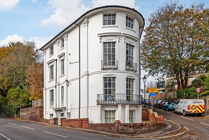 2 Bedroom Flat For Sale In Clifton Road, Winchester, SO22