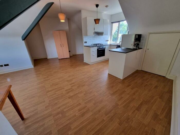 Studio To Rent In Greenhill Parade, Great North Road, Barnet, North London, EN5