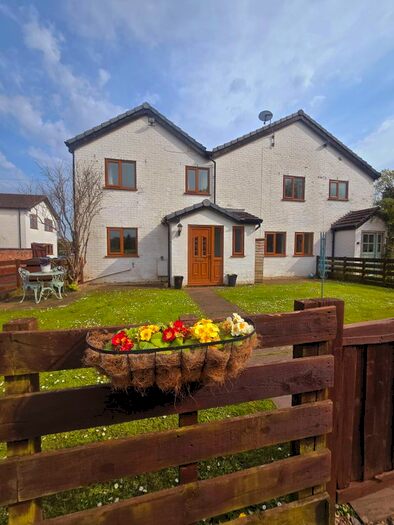 2 Bedroom Mews To Rent In Ferndale Mews, Glazebrook Lane, Glazebrook, WA3