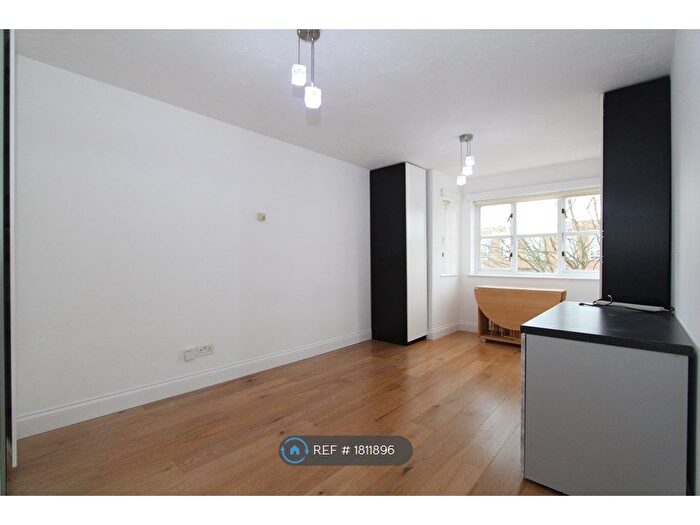 1 Bedroom Flat To Rent In Lime Close, Harrow, HA3