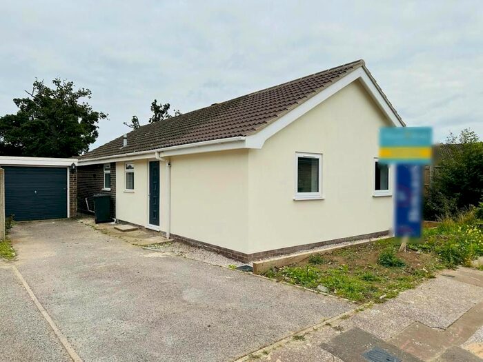 3 Bedroom Detached Bungalow To Rent In Van Dyck Close, Gunton, Lowestoft, NR32