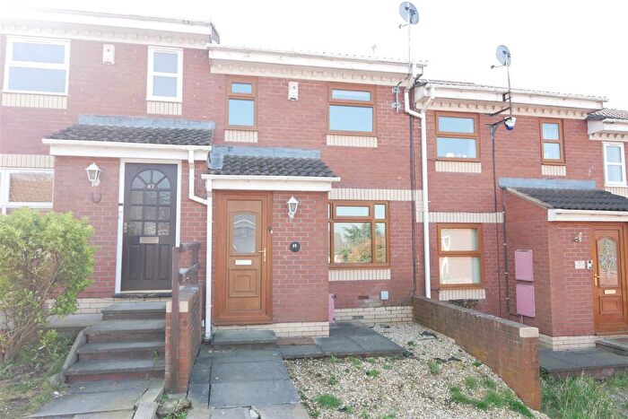 2 Bedroom Town House For Sale In Laneside Gardens, Churwell, LS27