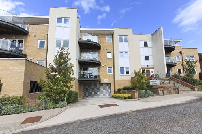 2 Bedroom Flat For Sale In Reservoir Road, Ruislip, HA4