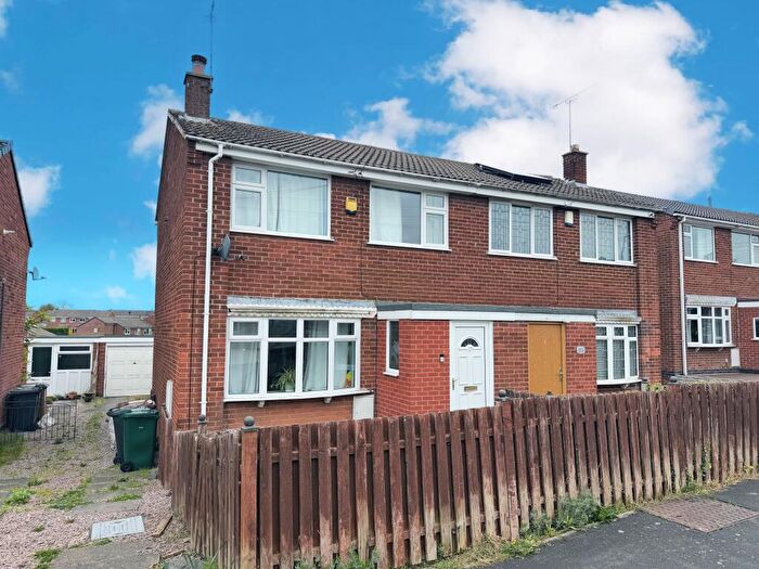 3 Bedroom Semi-Detached House For Sale In Chiltern Road, Swadlincote, DE11