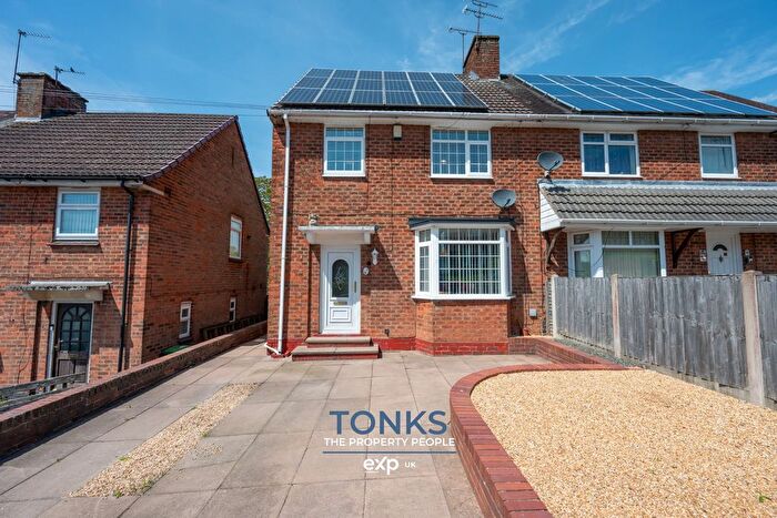 3 Bedroom Semi-Detached House For Sale In Aldridge Road, Oldbury, B68