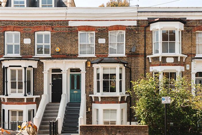3 Bedroom Property For Sale In Sewdley Street, London, E5
