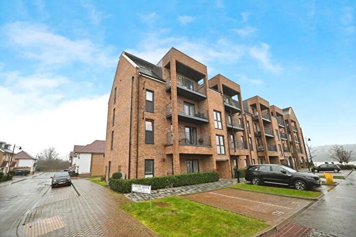 1 Bedroom Flat For Sale In Knights Templar Way, Strood, Rochester, Kent, ME2