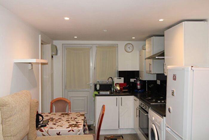 1 Bedroom Flat To Rent In Grove Road, Mitcham, CR4