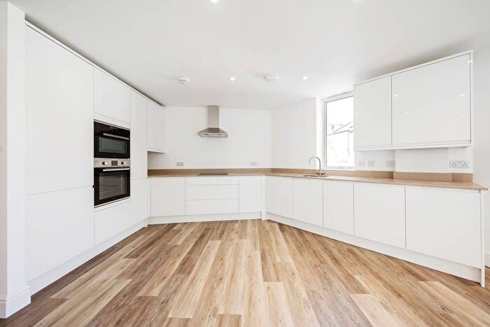 1 Bedroom Flat To Rent In Broomhill Road, Wandsworth Town, London, SW18