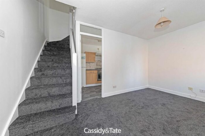 1 Bedroom End Of Terrace House To Rent In Wynchlands Crescent, St Albans, AL4