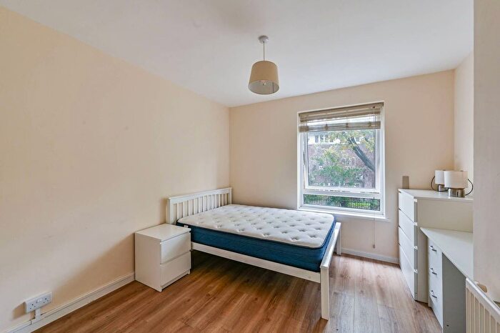 1 Bedroom Flat To Rent In Windsor Gardens, Little Venice, London, W9