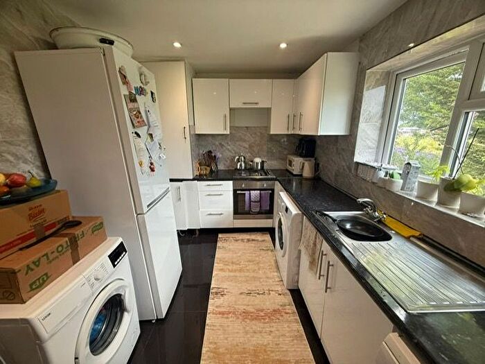 3 Bedroom Maisonette To Rent In Clifton Close, Cheshunt, EN8