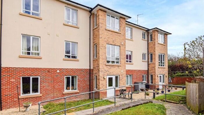 2 Bedroom Flat For Sale In Meadow Court, Pewsey, SN9