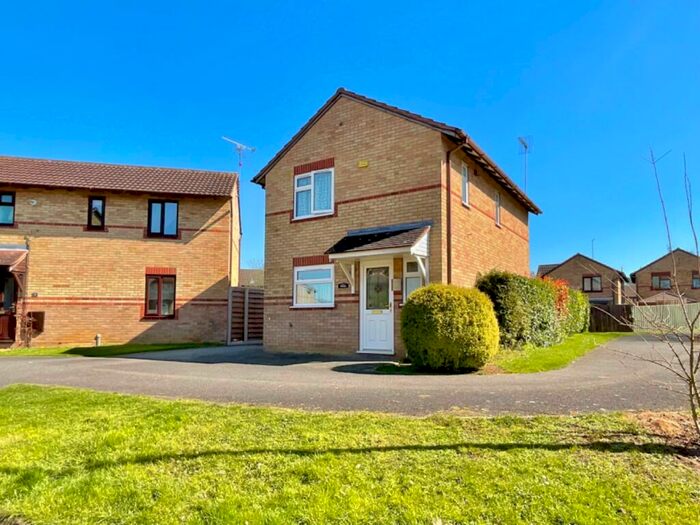 3 Bedroom Detached House For Sale In Charnwood Close, Daventry, NN11