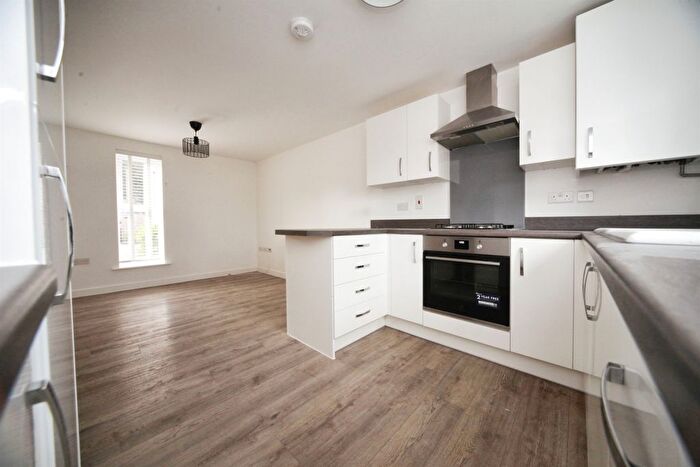 2 Bedroom Flat For Sale In Tilling Green, Dunstable, LU5
