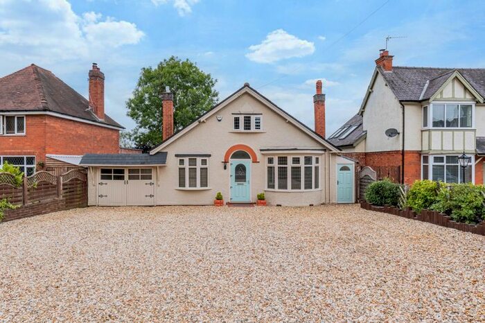 3 Bedroom Bungalow For Sale In Redditch Road, Alvechurch, Birmingham, B48
