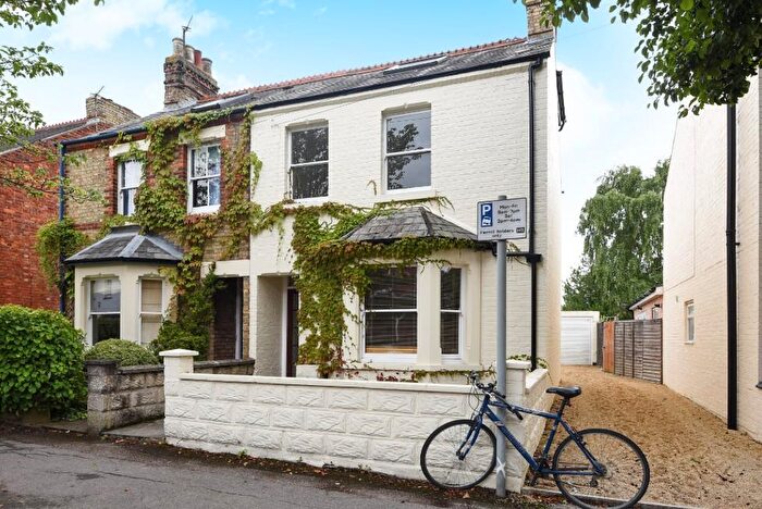 3 Bedroom Semi Detached House For Sale In Stapleton Road, Headington, OX3