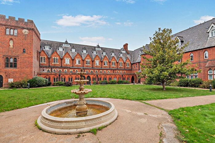 1 Bedroom Flat For Sale In Hatch Lane, Windsor, SL4