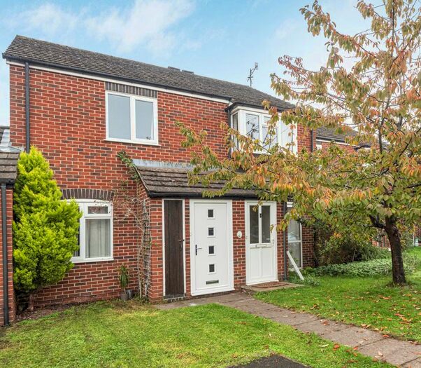 2 Bedroom Flat To Rent In King James Way, RG9