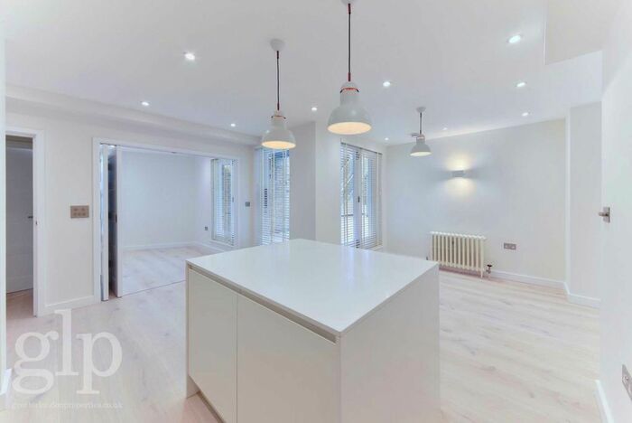 2 Bedroom Flat To Rent In William Iv Street, Covent Garden, WC2N