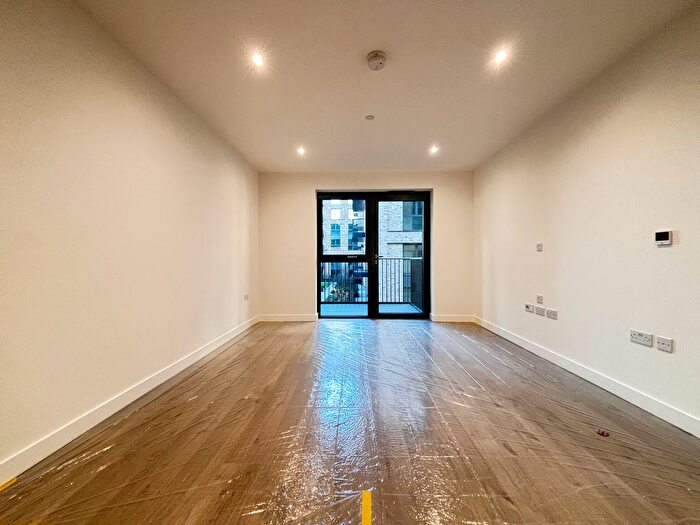 1 Bedroom Flat To Rent In Damsel Grove, London, N4