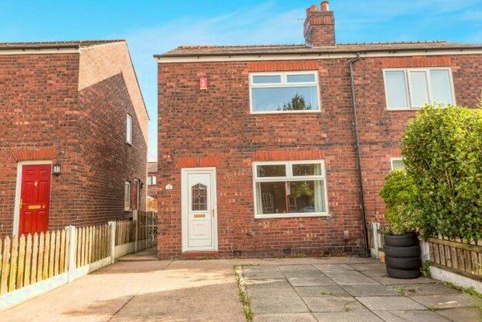 2 Bedroom Semi-Detached House To Rent In Pendlebury Swinton, Manchester, M27