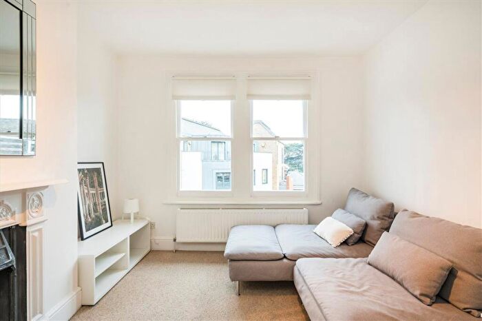 2 Bedroom Flat To Rent In The Broadway, Barnes, SW13