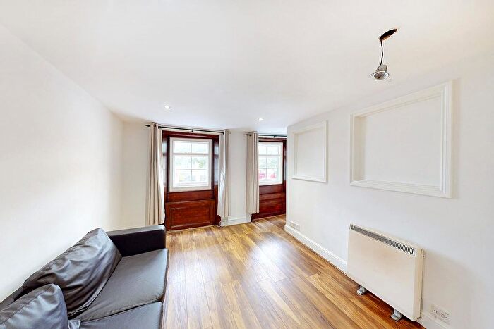 3 Bedroom Flat To Rent In Upper Street, Islington, N1