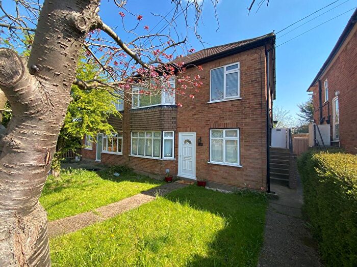2 Bedroom Maisonette For Sale In Doddinghurst Road, Brentwood, CM15