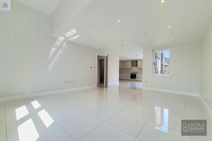 2 Bedroom Maisonette To Rent In Kenmure Road, Hackney, E8