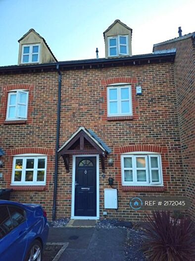 3 Bedroom Terraced House To Rent In Maiden Place, Reading, RG6