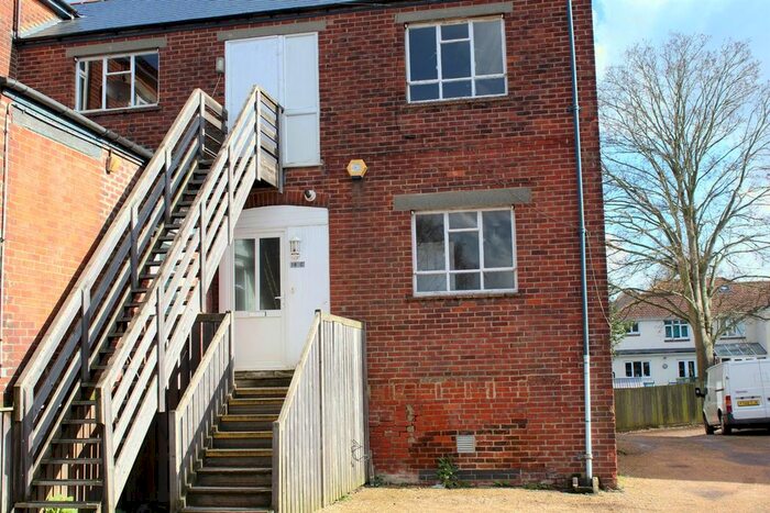 3 Bedroom Semi-Detached House To Rent In Obelisk Road, Southampton, SO19