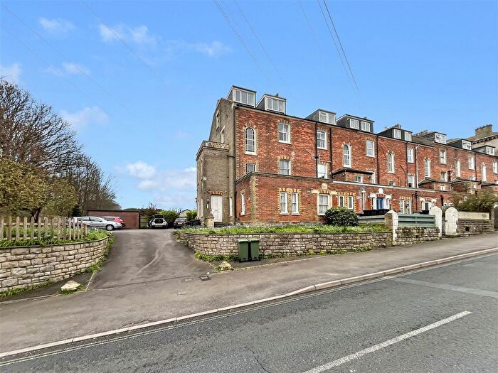 2 Bedroom Flat For Sale In Wyke Road, Weymouth, DT4