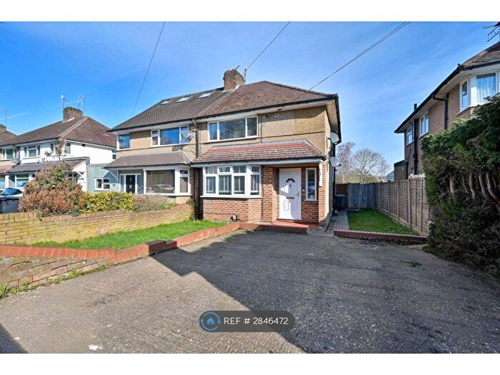 2 Bedroom Maisonette To Rent In Ridgehurst Avenue, Watford, WD25