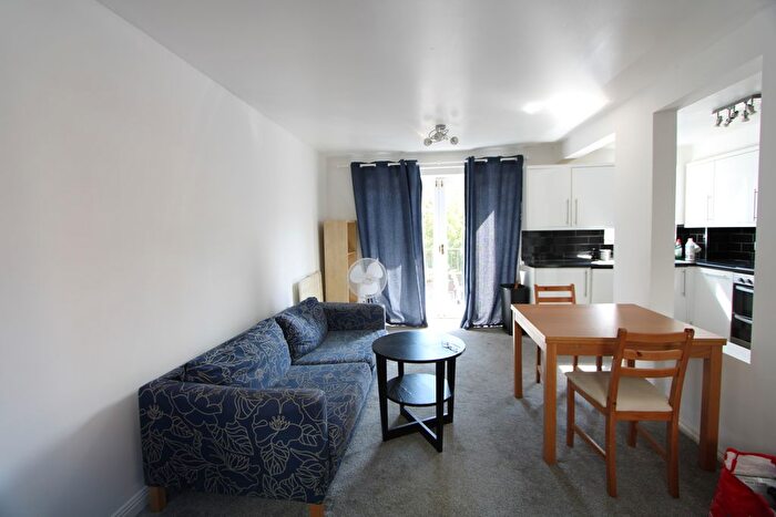 2 Bedroom Flat To Rent In Webber Street, Southwark, SE1