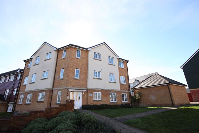 2 Bedroom Flat To Rent In Elsanta Crescent, Fareham, PO14