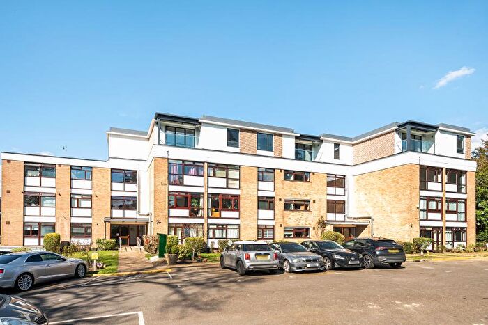 2 Bedroom Apartment To Rent In Weybridge, Surrey, GU21