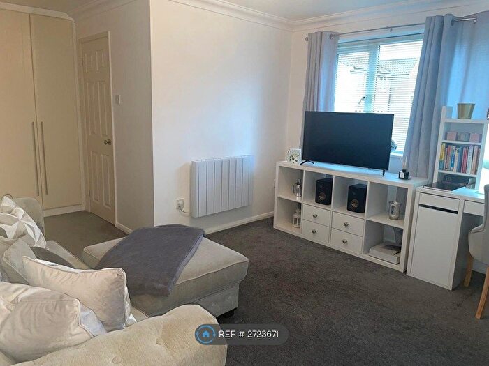 1 Bedroom Flat To Rent In Latimer Drive, Hornchurch, RM12