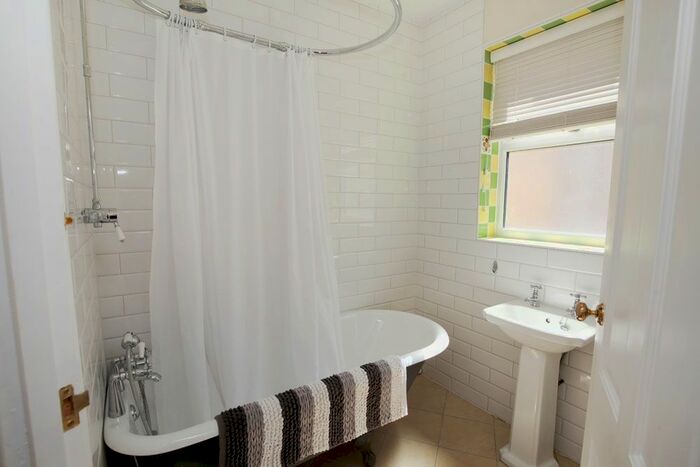 1 Bedroom Flat To Rent In Twickenham Road, Leytonstone, E11