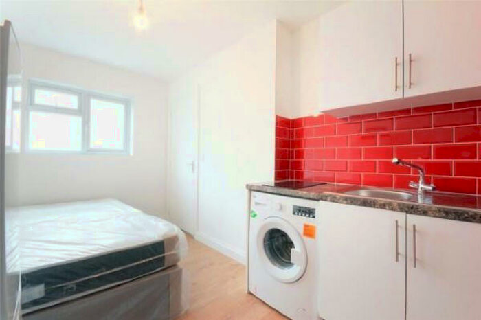 Studio To Rent In Fawcett Close, Clapham Junction, SW11