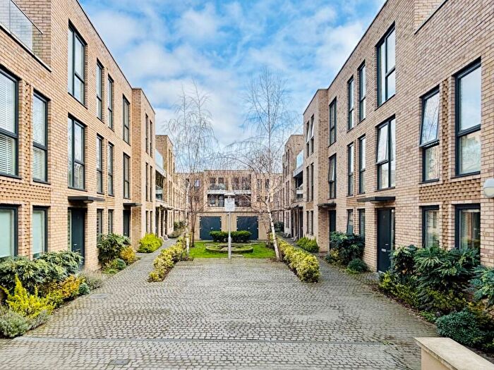 2 Bedroom Flat For Sale In Kempton Mews, London, Newham, E6