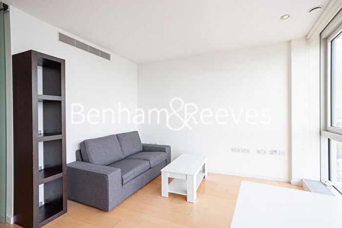 Studio To Rent In Ontario Tower, Fairmont Avenue, E14