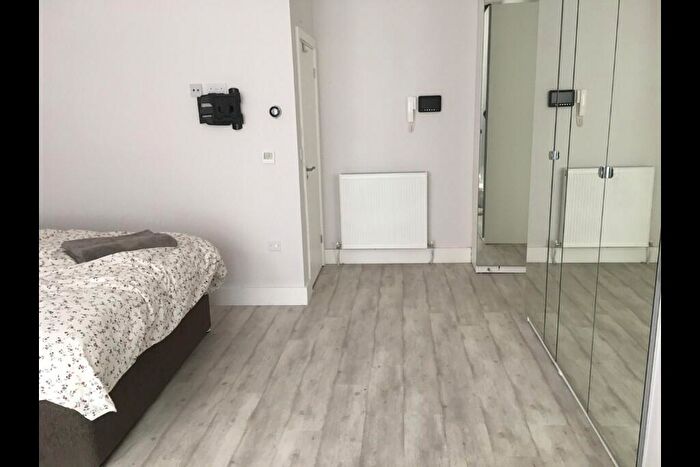 Studio To Rent In Adolphus Road, London, N4