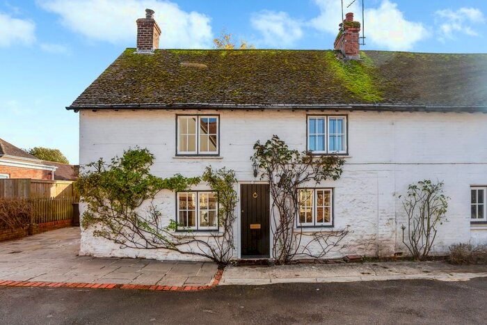 2 Bedroom Flat To Rent In South Street, Aldbourne, Marlborough, SN8