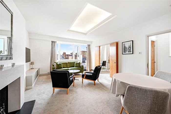 2 Bedroom Flat To Rent In Cadogan Square, London, SW1X