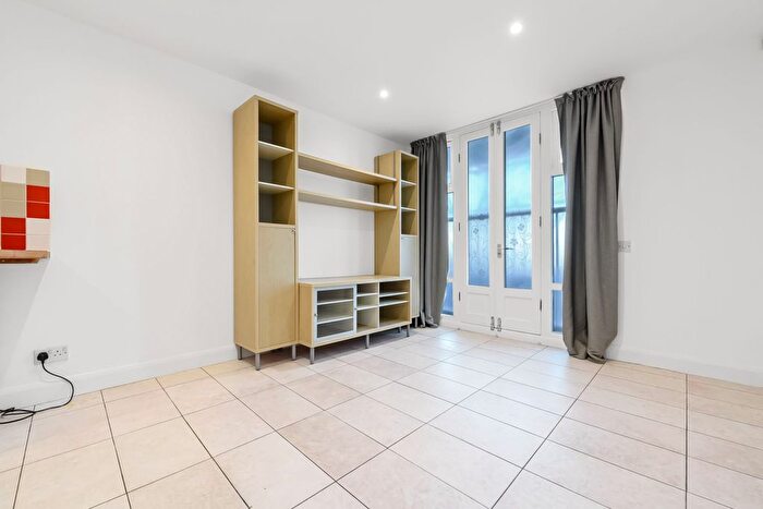 1 Bedroom Flat For Sale In Fairfield Road, Bow Quarter, E3