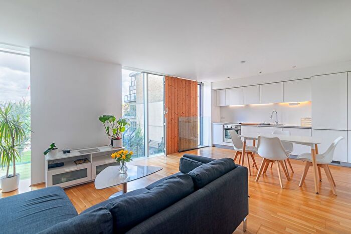 1 Bedroom Flat To Rent In Trundle Street, Borough, SE1