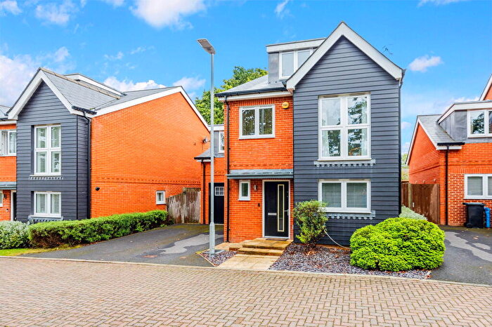 4 Bedroom Detached House To Rent In Four Oaks, RH8