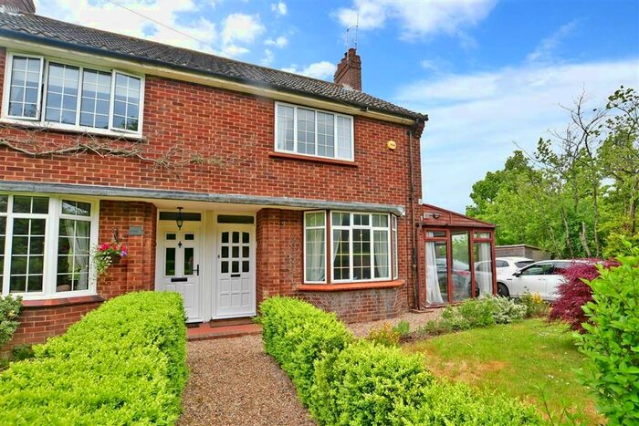 3 Bedroom Semi-Detached House For Sale In Bethersden Road, Smarden, Ashford, Kent, TN27