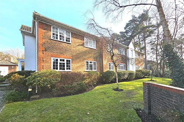 1 Bedroom Flat For Sale In Fairway Heights, Camberley, Surrey, GU15